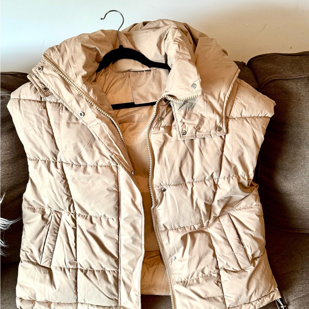 H&M Beige Oversized Puffer Jacket Vest
